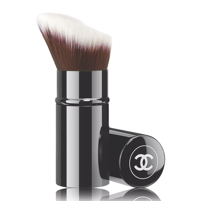 CHANEL Retractable Foundation Brush Feelunique