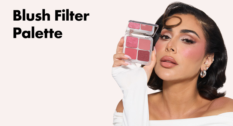 Get cheeky with 3 ultra-pigmented powder mattes and 1 pearl blushlighter formula